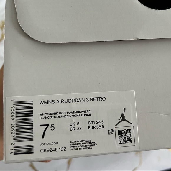 Brand new Air Jordan 3 Retro - Picture 4 of 4